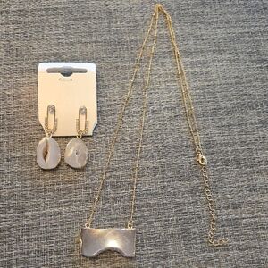 NWOT Agate Quartz Earrings & Necklace Set